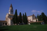 10_aquileia_la_basilica_vista_dal_parco
